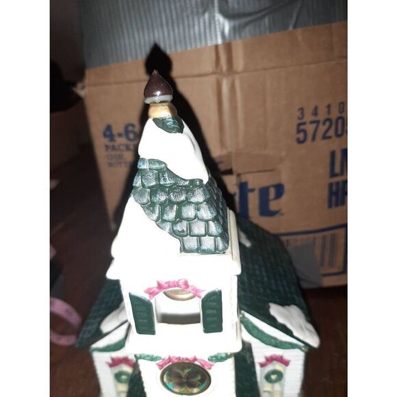 Vintage 2001 Hersheys Holiday Village Church Light Up Christmas Holiday Building - Picture 3 of 8